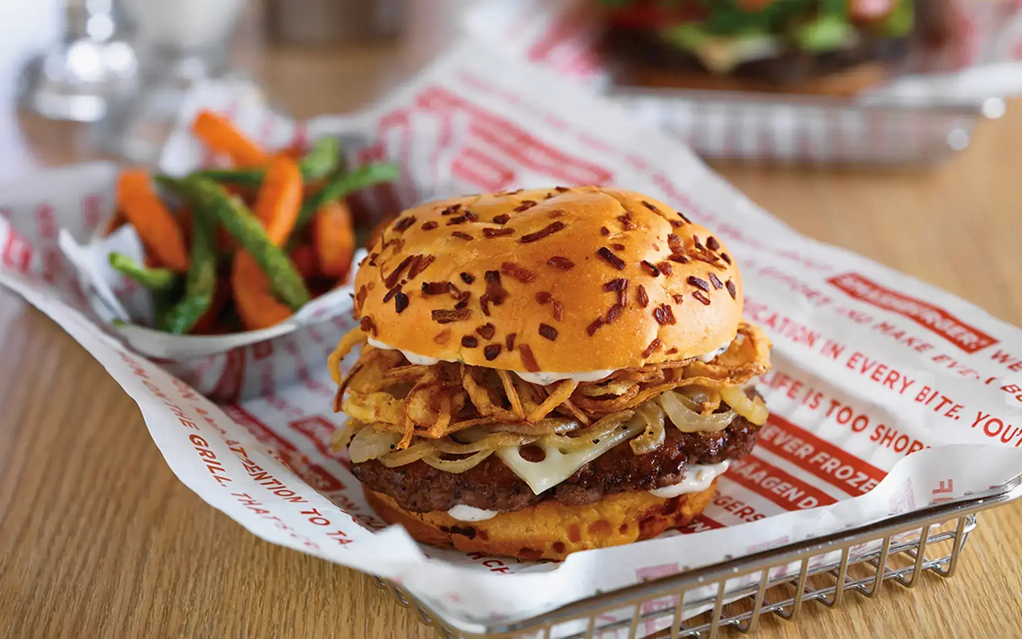 SB_Smashburger_7_NarrowImage_photo